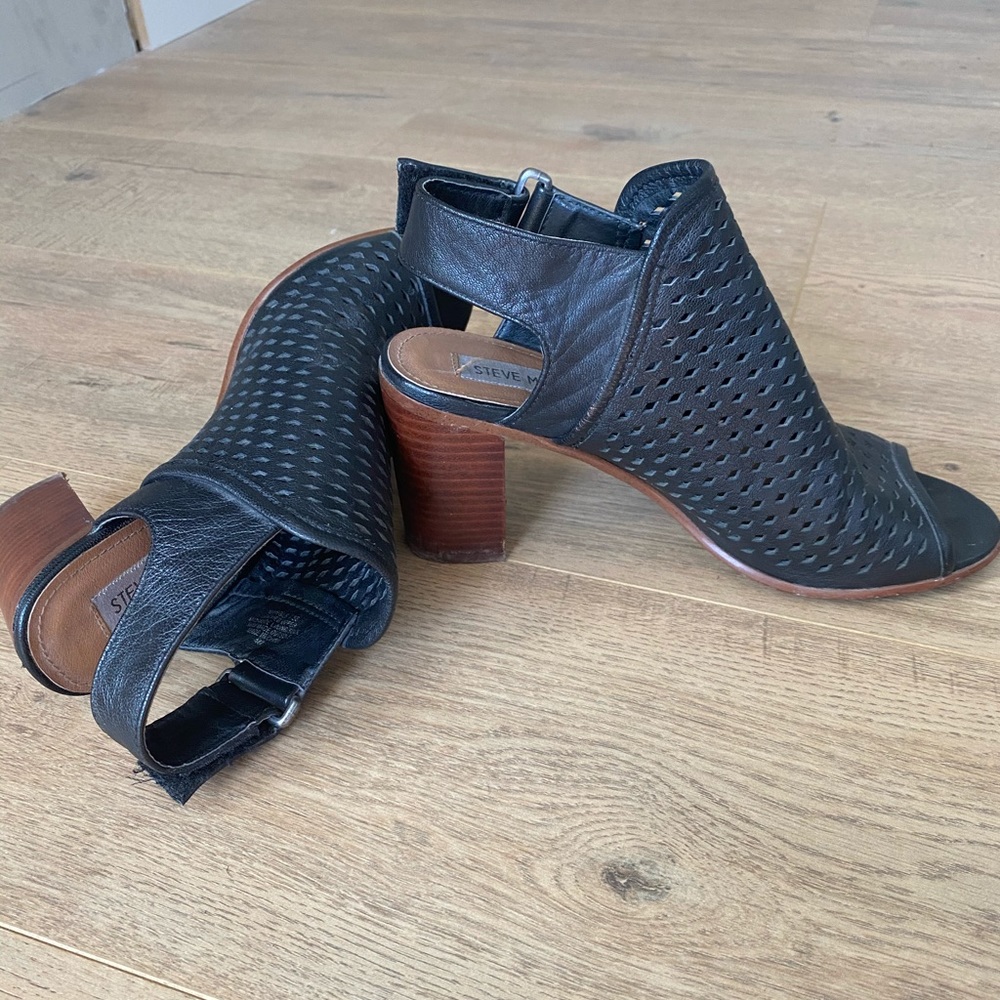 Steve Madden Heels • Size 7.5. Black Leather.